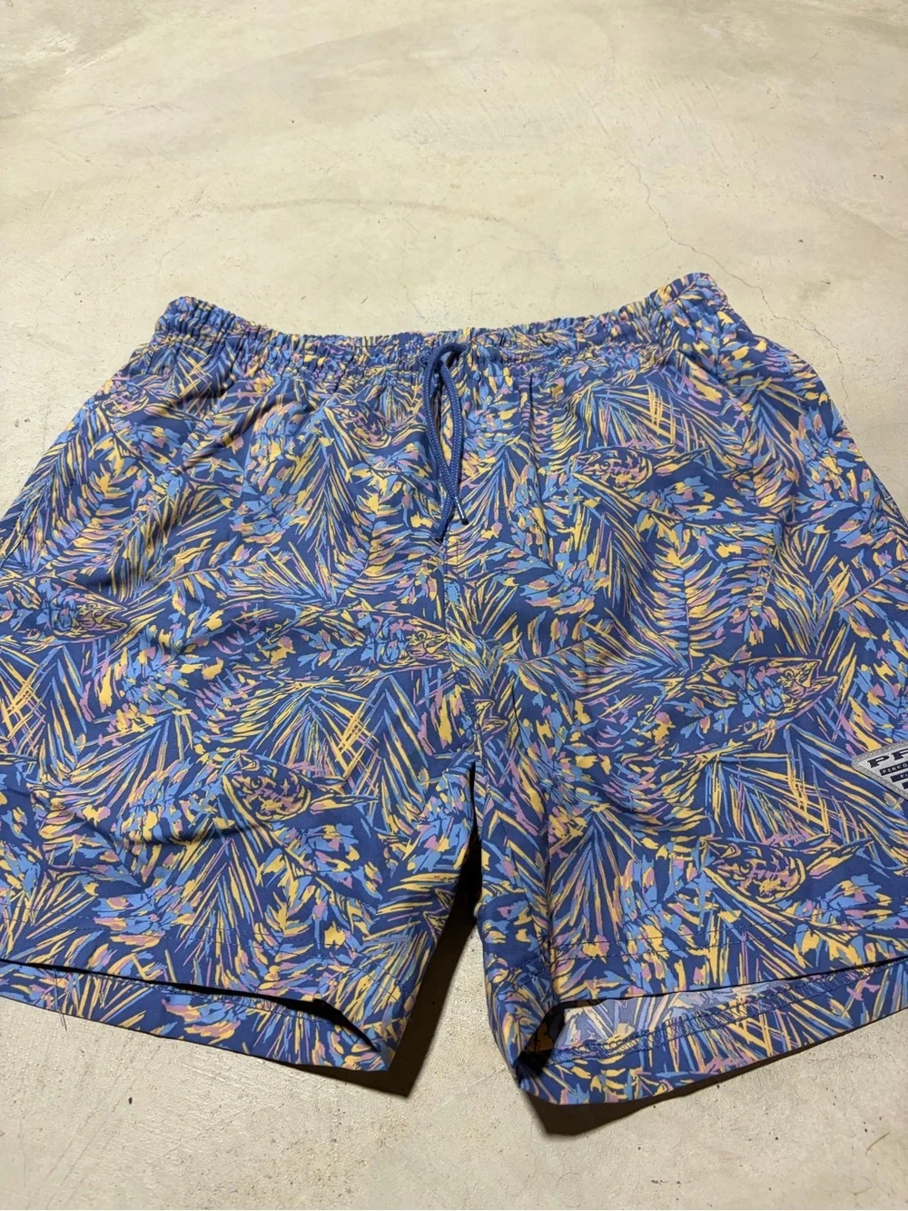Columbia PFG rambler printed water shorts small
